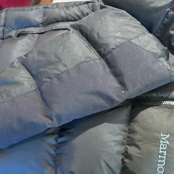MARMOT 700 Fill Sz M Puffer Coat Elastic Cuffs Pockets Longer Back Jacket - Picture 14 of 16